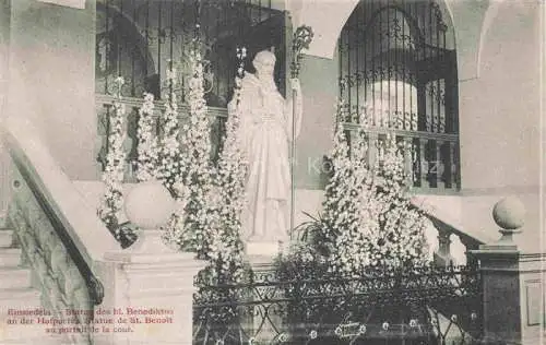 AK / Ansichtskarte EINSIEDELN  SZ Statue des hl Benediktus an der Hofpforte