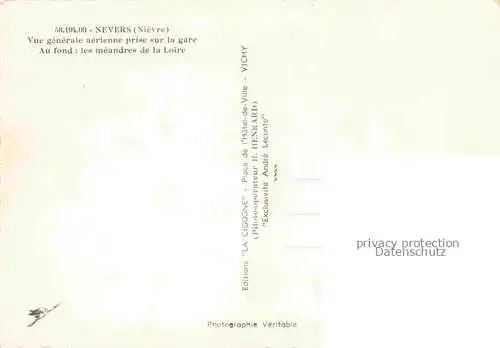 AK / Ansichtskarte Nevers 58 Nievre Vue générale aérienne prise sur la gare au fond les méandres de la Loire