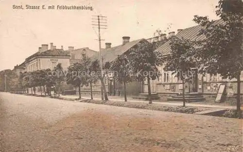 AK / Ansichtskarte BREST-LITOWSK Belarus Weissrussland Strasse E mit Feldbuchhandlung
