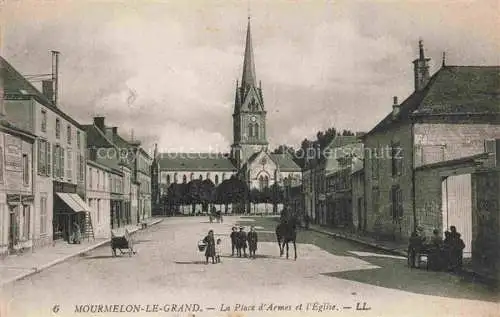 AK / Ansichtskarte Mourmelon-le-Grand 51 Marne Place d'Armes et l'église