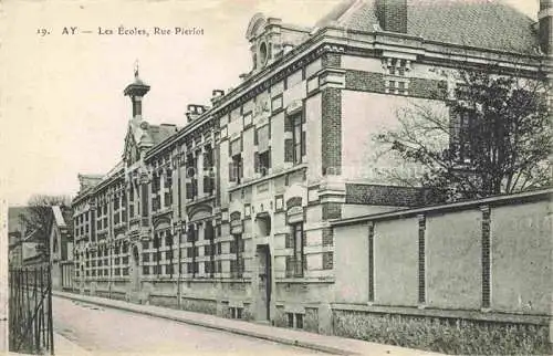 AK / Ansichtskarte Ay 51 Marne Les écoles Rue Pierlot