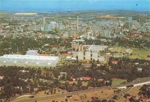 AK / Ansichtskarte JOHANNESBURG  Gauteng Southafrica RSA Aerial view of Johannesburg's new hospital looming in the foreground with the city beyond