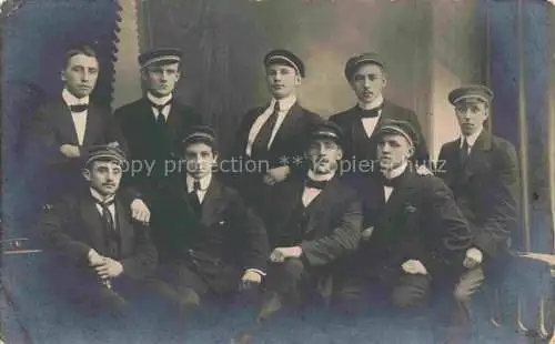 AK / Ansichtskarte Buxtehude Stade Niedersachsen Gruppenbild junge Maenner