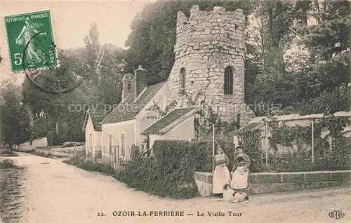 AK / Ansichtskarte Ozoir-la-Ferriere Ozouer-la-Ferriere 77 La vieille tour