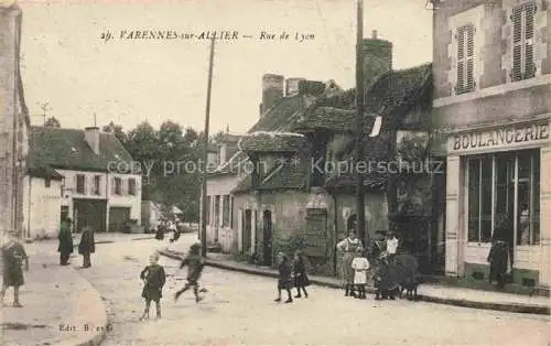 AK / Ansichtskarte Varennes-sur-Allier VICHY 03 Allier Rue de Lyon