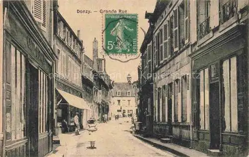 AK / Ansichtskarte Donzy Cosne-Cours-sur-Loire 58 Nievre Grande Rue