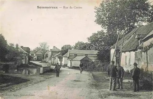 AK / Ansichtskarte Sommereux Beauvais 60 Oise Rue du Centre