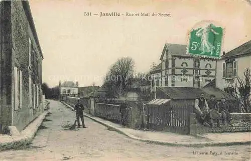 AK / Ansichtskarte Janville CHARTRES 28 Eure-et-Loir Rue et Mail du Secret