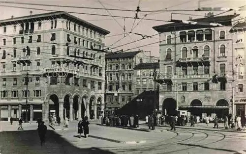 AK / Ansichtskarte TRIESTE Triest IT Piazza C Goldoni
