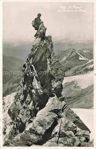 AK / Ansichtskarte Rothorn de Zinal 4221m Sierre VS Le Rasoir au Rothorn de Zinal Bergsteiger Gebirgspanorama