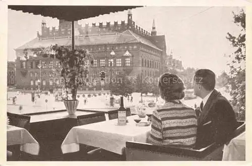 AK / Ansichtskarte Kopenhagen COPENHAGEN Kobenhavn Kjoebenhavn DK Restaurant Café Terrasse Blick zum Rathaus