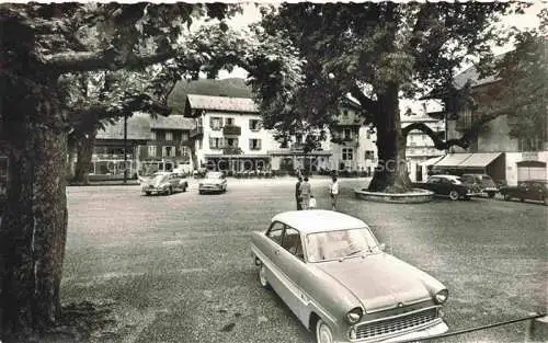 AK / Ansichtskarte Samoens Bonneville 74 Haute-Savoie La Place et le Gros Tilleul