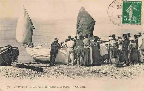 AK / Ansichtskarte ETRETAT 76 Seine-Maritime La Vente du Poisson a la Plage