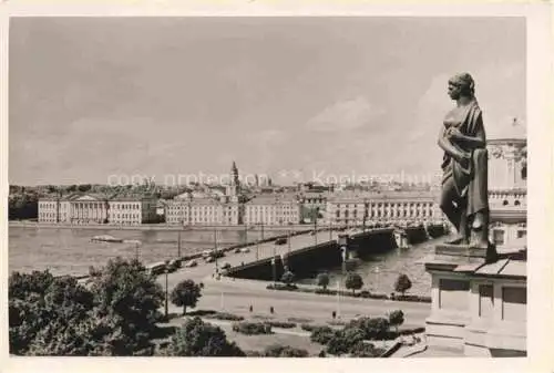 AK / Ansichtskarte Leningrad St-Petersbourg ST-PETERSBURG RU Panorama Statue