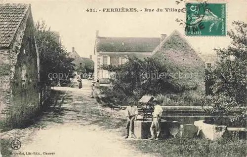 AK / Ansichtskarte Ferrieres-en-Gatinais Montargis 45 Loiret Rue du Village