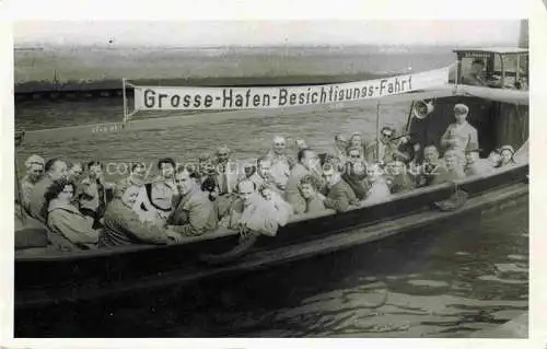 AK / Ansichtskarte HAMBURG Hafen Besichtungsfahrt bei den Landungsbruecken