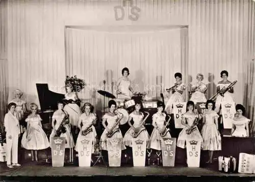 AK / Ansichtskarte Musikanten Hannys Dutch Sisters Honny Umbach Nell Kuipers Amsterdam