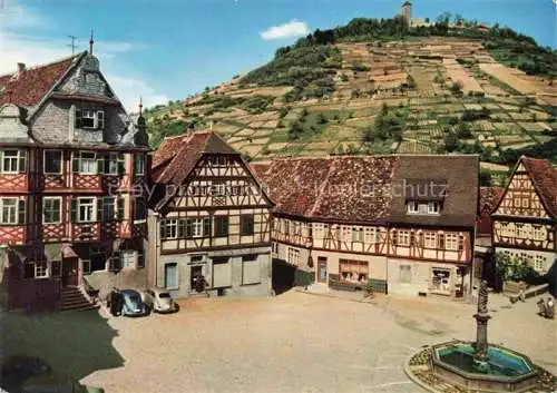 AK / Ansichtskarte Heppenheim Bergstrasse Marktplatz Brunnen Fachwerkhaeuser Blick zur Starkenburg