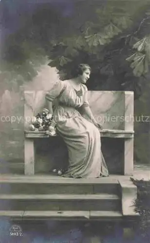 AK / Ansichtskarte Foto RKL Nr. 5693/2 Frau Blumen 