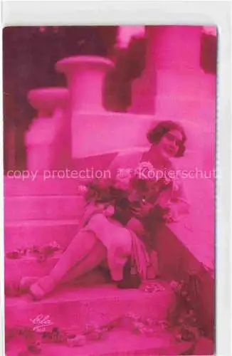 AK / Ansichtskarte Foto ELA Nr. 3113 Frau Pose Blumen