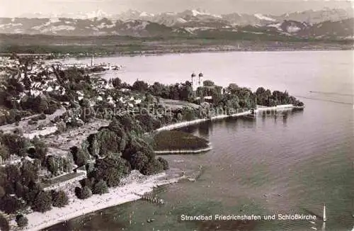 AK / Ansichtskarte FRIEDRICHSHAFEN Bodensee Strandbad und Schlosskirche Fliegeraufnahme