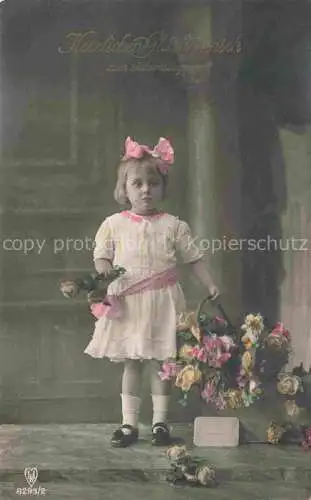 AK / Ansichtskarte Foto HB Nr. 8293/2 Maedchen Geburtstag Rosen  