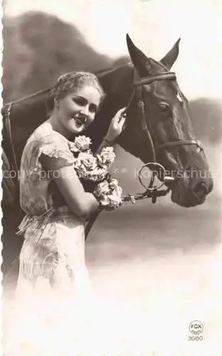 AK / Ansichtskarte Foto FOX Paris Nr. 3680 Frau Pferd