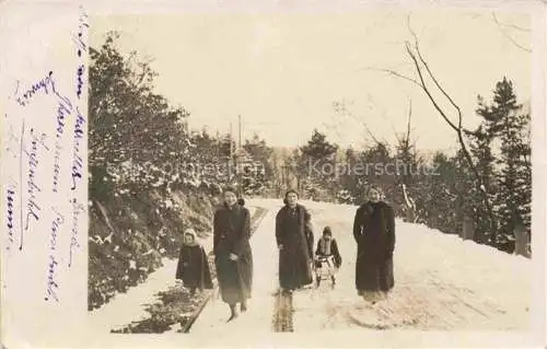 AK / Ansichtskarte Thann  68 Haut-Rhin Beim Winterspaziergang im Wald