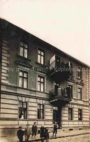 AK / Ansichtskarte Bautzen Sachsen Familienfoto Wohnhaus