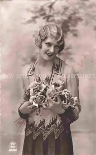 AK / Ansichtskarte Foto PC Paris Nr. 3230 Frau Blumen 