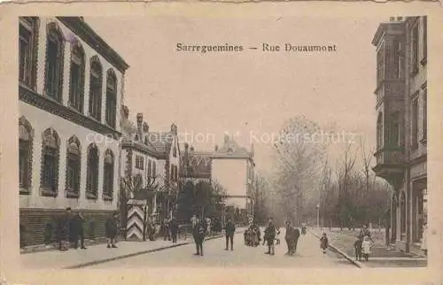 AK / Ansichtskarte Sarreguemines 57 Moselle Rue Douaumont