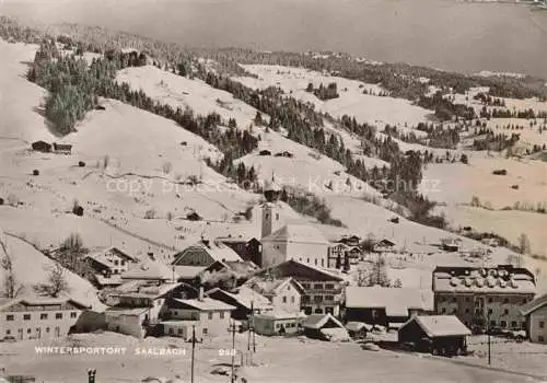AK / Ansichtskarte Saalbach -Hinterglemm Pinzgau-Pongau AT Ansicht mit Kirche Wintersportplatz Alpen