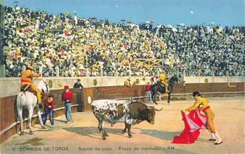 AK / Ansichtskarte Stierkampf Corrida de Toros Bullfight-- Suerte de capa Passe de manteau
