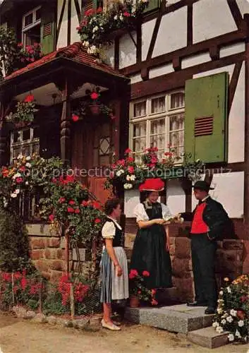 AK / Ansichtskarte Sasbachwalden Trachten Fachwerkhaus Blumenschmuck