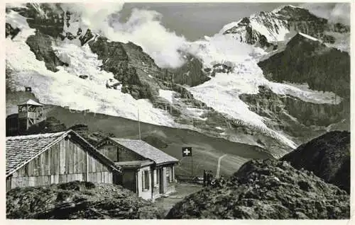 AK / Ansichtskarte Grindelwald BE Chalet Grindelwald Blick auf Kleine Scheidegg und Jungfrau Berner Alpen