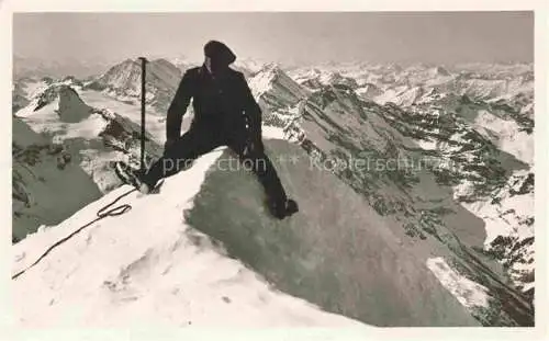 AK / Ansichtskarte Jungfrau 4167m BE Bergsteiger auf dem Jungfraugipfel Berner Alpen