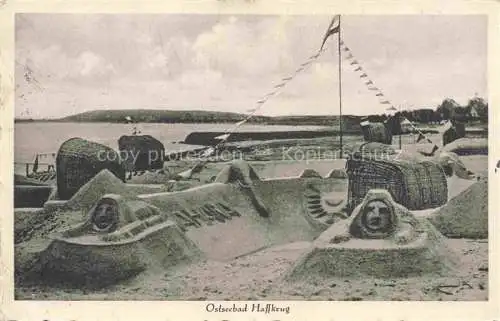 AK / Ansichtskarte HAFFKRUG SCHARBEUTZ Ostseebad Partie am Strand Kunstwerke aus Sand