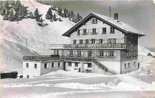 AK / Ansichtskarte Stoos SZ Schwyzer Baerghus Stoos Berggaststaette Winterlandschaft