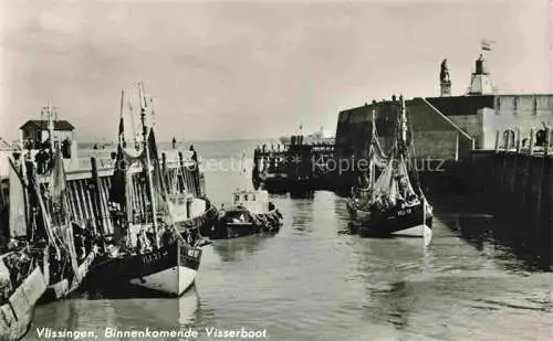 AK / Ansichtskarte VLIssINGEN Zeeland NL Binnenkomende Visserboot