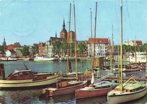 AK / Ansichtskarte STRALSUND Im Hafen Bootsliegeplatz