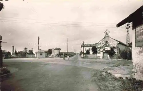 AK / Ansichtskarte La Chapelle-du-Chatelard Bourg-en-Bresse 01 Ain La place et les monuments
