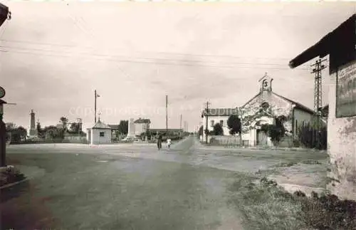 AK / Ansichtskarte La Chapelle-du-Chatelard Bourg-en-Bresse 01 Ain La place et les monuments