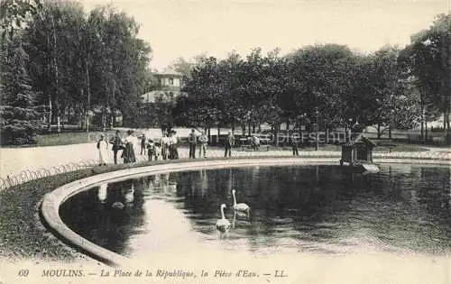 AK / Ansichtskarte Moulins  03 Allier Place de la République Pièce d'eau