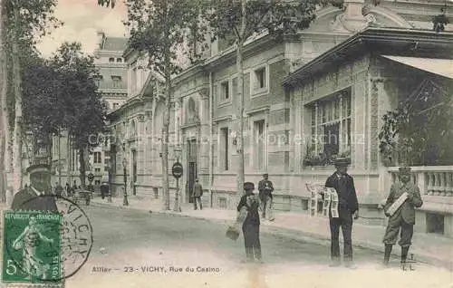 AK / Ansichtskarte VICHY 03 Allier Rue du Casino