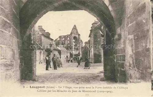 AK / Ansichtskarte Longpont Soissons 02 Aisne Le Village vue prise sous la Porte fortifiee de l'Abbaye