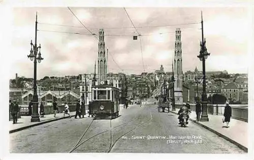 AK / Ansichtskarte Saint-Quentin 02 Aisne Vue sur le pont Tram