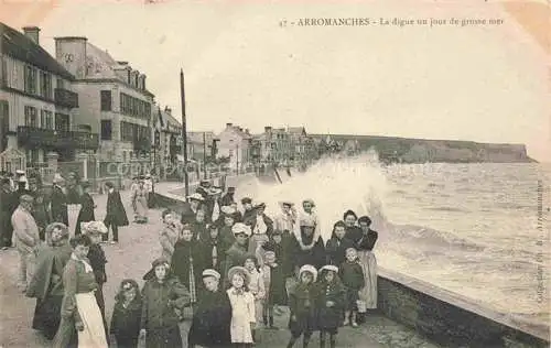 AK / Ansichtskarte Arromanches-les-Bains Bayeux 14 Calvados La digue un jour de grosse mer
