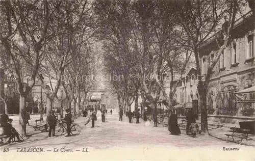 AK / Ansichtskarte Tarascon ARLES 13 Bouches-du-Rhone Le Cours