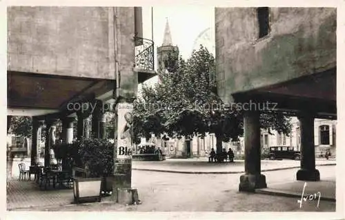 AK / Ansichtskarte MILLAU 12 Aveyron Place de l'Hôtel de Ville Eglise