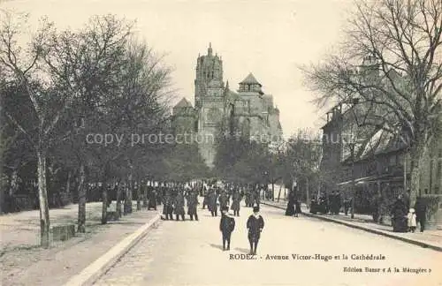 AK / Ansichtskarte RODEZ 12 Aveyron Avenue Victor-Hugo et la Cathédrale